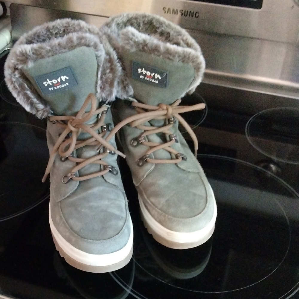 Cougar Women's Gray Faux-Fur Lined Winter Lace-Up Boots